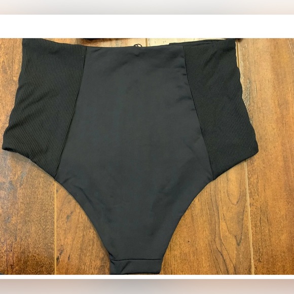 L*space two piece black top and bottom. Xs - Picture 2 of 9